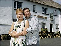Denise Welch and Ricky Tomlinson who play Jackie and Tony Murphy in the BBC series 'Down to Earth'.