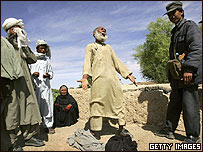 تخریب مزارع خشخاش در هلمند (عکس از آرشیو)