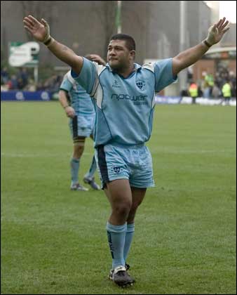 Taumoepeau of the Worcester Warriors