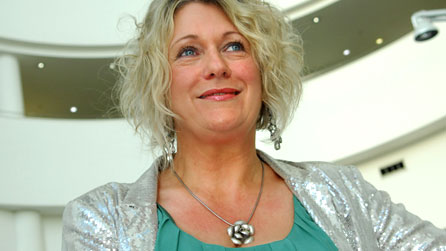Deborah Kay Davies at the award ceremony © Academi / Euron Jones