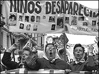 Manifestação de mães de desaparecidos na ditadura argentina