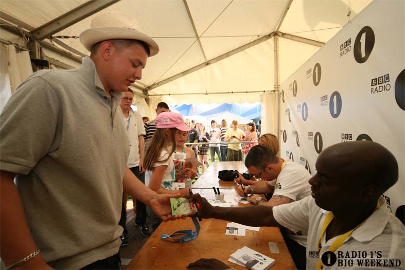 Signing sessions with Judge Jules