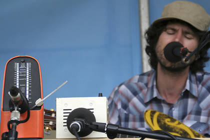 Gruff Rhys in the Hub tent at Summer Sundae