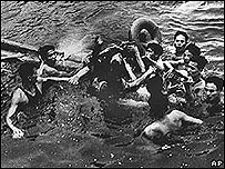 McCain foi capturado em 1967, em Hanói, depois que seu avião foi derrubado