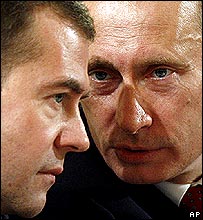 Phó Thủ tướng thứ nhất Dmitri Medvedev và Putin