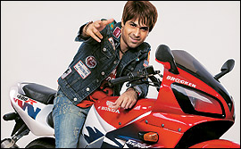 Emraan Hashmi in Good Boy Bad Boy