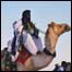 Tuareg assiste ao festival de música no deserto