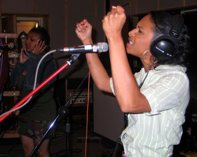 Teedra with backing singers