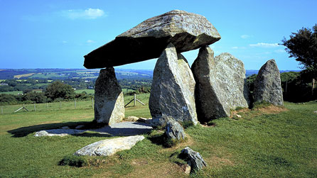 Cromlech Pentre Ifan © Hawlfraint y goron (2008) Croeso Cymru