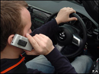 Motorista com celular