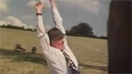 John Williams yn syrthio yn ôl