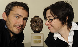 Giles Coren and Sue Perkins with a Grierson Award