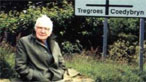 Rhan o glawr llyfr