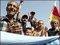 Rusya'nın tanıma kararını kutlayan Osetler
