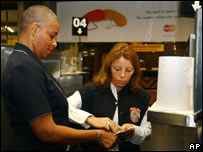 Americana vinda de Chicago tem impressões digitais recolhidas no Aeroporto de Guarulhos