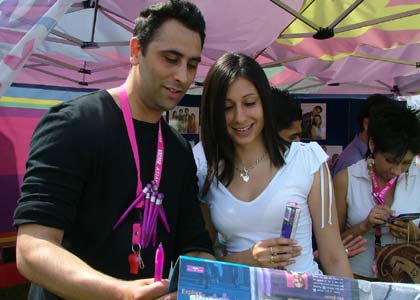 Jaggy Singh with a Silver Street fan