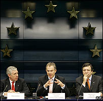 İngiltere Dışişleri Bakanı Jack Straw, İngiltere Başbakanı Tony Blair ve Komisyon Başkanı Jose Manule Barroso