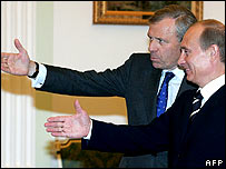Jaap de Hoop Scheffer e Vladimir Putin (à frente)