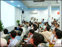 Cảnh sở giao dịch chứng khoán ở Việt Nam