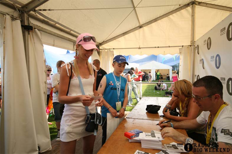 Signing sessions with Judge Jules