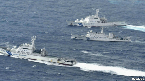 中国海监船与日本海保厅巡逻船(资料照片,24/09/2012)
