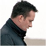 Tom (Matthew Macfadyen)