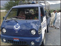 حملے کا نشانہ بننے والی پولیس کی گاڑی