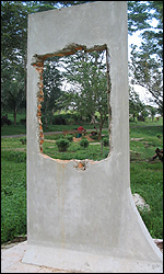 Tượng đài được khánh thành đầu tháng 4/2005