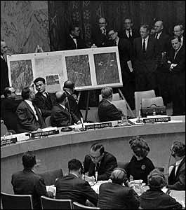 Presentación de Adlai Stevenson en la ONU.