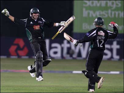 Gareth Batty, Stephen Moore