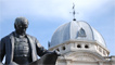 A statue of David Davies