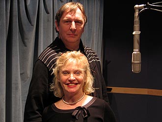 Mark Wing-Davey and Sandra Dickinson (Tricia MacMillan)