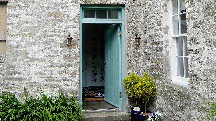 Doorway to Brabsterdorran Manse.