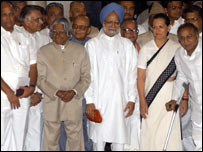 मनमोहन सिंह और सोनिया गांधी 