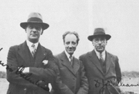 Tri Penyberth, gyda Lewis Valentine ar y chwith. Llun drwy garedigrwydd Barddas.