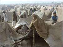 صوبہ سرحد کے جلوزی اورکچہ گڑی سمیت بلوچستان کی گردی جنگل اور جنگل پیرعلی زی کیمپ میں دو لاکھ مہاجرین بنیادی سہولتوں سے بھی محروم ہیں