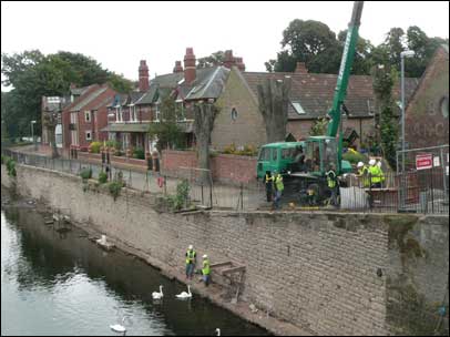 Work on the Hereford flood defences September 2007