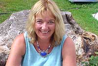 Bethan Gwanas -  awdur Taith Ysgol Ni