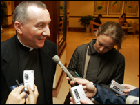 Đức ông Pietro Parolin -hình từ chuyến thăm tới Việt Nam một lần trước
