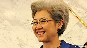 傅瑩在北京全國人大新聞發佈會上亮相(新華社圖片4/3/3013)