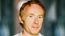 Arwyn Davies - Mark yn 'Pobol y Cwm' - sydd wedi paratoi'r gerddoriaeth.