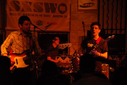 Hot Club De Paris opened their set in an acapella style.