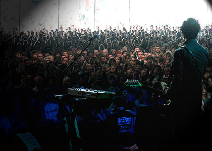 Crowd - Sunday