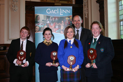Winner of Abair 2006 - Roinn B 1 áit - Pilib Mac Labhraí, Scoil na Mainistreach, Iúr Cinn Trá . 2 hÁit - Bríd Ní Sheighin, Naomh Mícheál, An Logain agus Antoinne Ó Coileáin PF Gael Linn , Roinn A 2 hÁit - Maria Nig Shamhrín, Coláiste Naomh Genevieve,1 áit - Brídín Ní Bhloscaidh, Coláiste Phádraig, Dún Geimhin