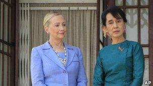 Ngoại trưởng Mỹ Clinton và bà Aung San Suu Kyi
