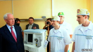 Азаров в больнице