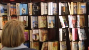 Classiques de la littérature française en livres de poche, salon du livre 2002 (Paris, porte de Versailles) Photo : Frédéric de La Mure / M.A.E.