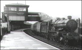 GWR locomotive no 5012 4-6-0 Collett design Castle class at Worcester Foregate Street station in the 1950s.   Locomotive 5012, named Berry Pomeroy Castle was built in 1927 and withdrawn 1962.   A line between Hereford and Worcester opened on 17th September 1861.