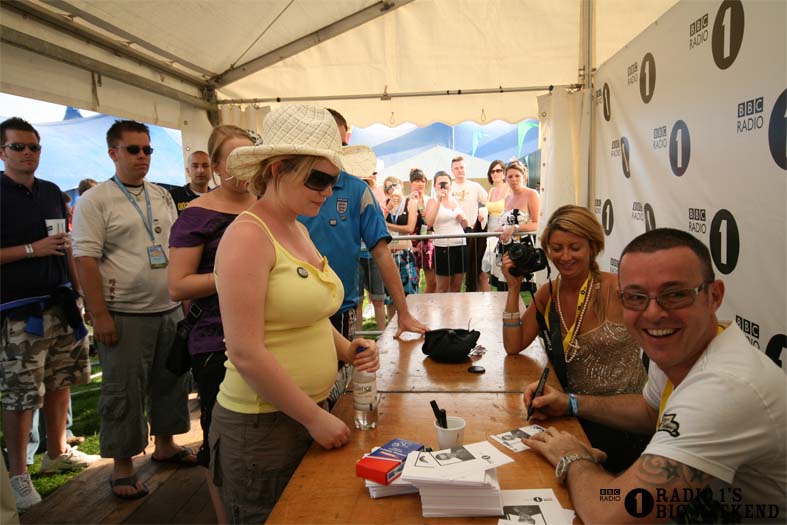 Signing sessions with Judge Jules