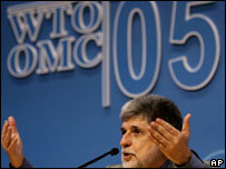 Celso Amorim durante a cúpula da OMC em Hong Kong, em dezembro